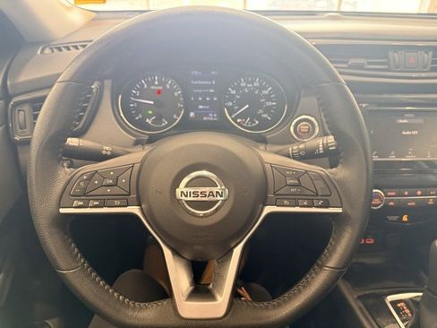 Used 2020 Nissan Rogue SV image 21