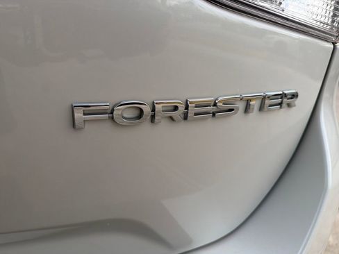 Used 2020 Subaru Forester Limited image 10