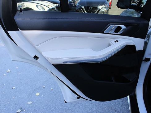 Used 2020 BMW X5 sDrive40i w/ Convenience Package RWD image 16