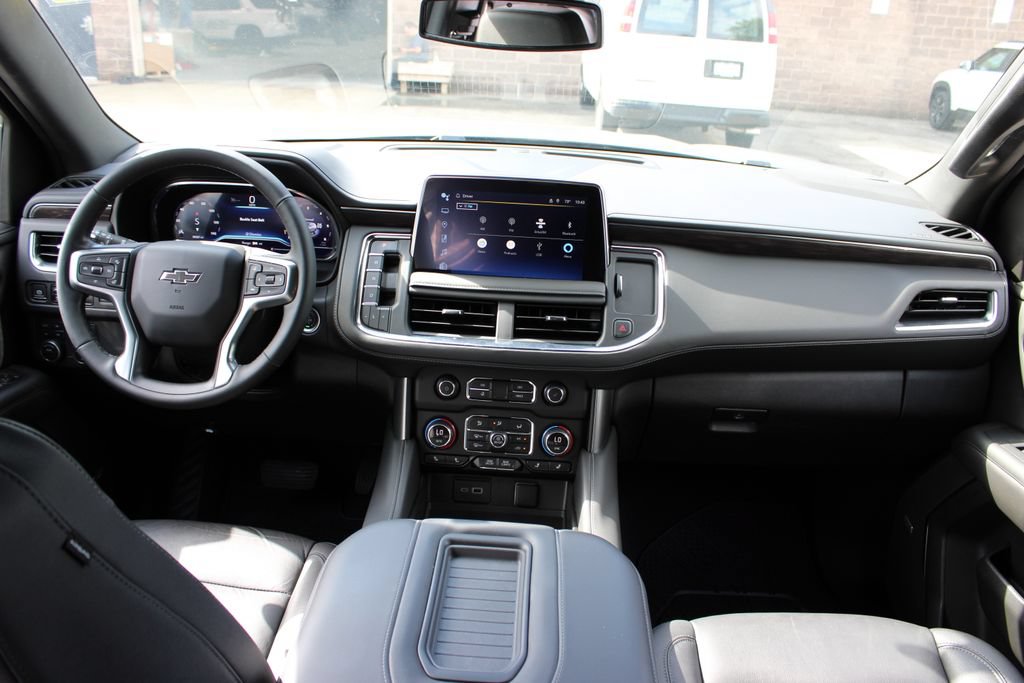Used 2024 Chevrolet Suburban Z71 w/ Luxury Package AWD/4WD image 45