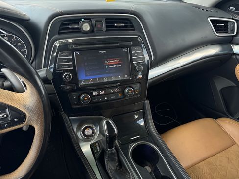 Used 2017 Nissan Maxima SR w/ Interior Lighting Package FWD image 27