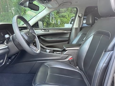 Used 2023 Jeep Grand Cherokee Limited AWD/4WD image 13