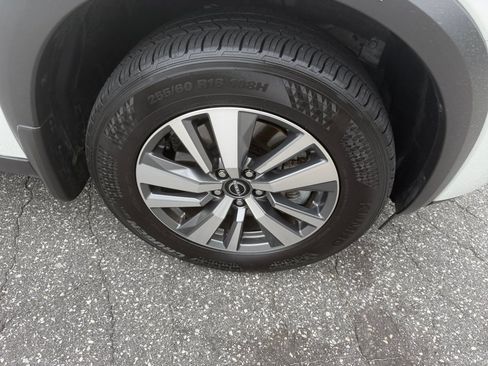 Certified 2025 Nissan Pathfinder SL FWD image 25