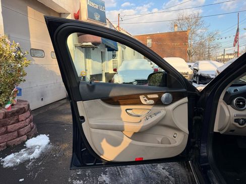 Used 2015 Mercedes-Benz C 300 4MATIC Sedan image 18