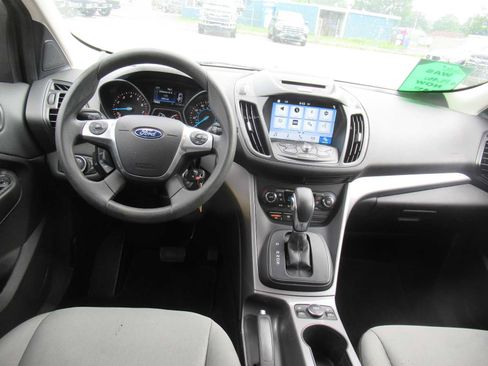 Used 2016 Ford Escape SE w/ Equipment Group 201A FWD image 17