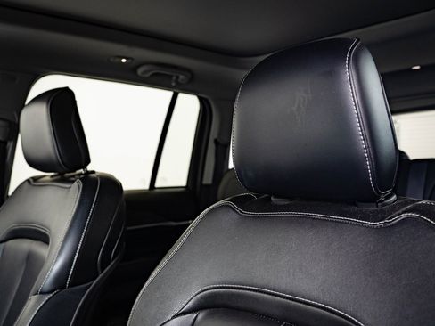 Used 2022 Jeep Grand Cherokee Limited 4xe image 21