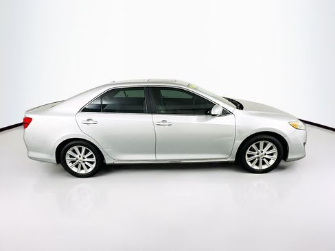 Used 2012 Toyota Camry XLE w/ Leather Pkg FWD image 10