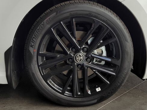 New 2025 Toyota Camry SE image 4