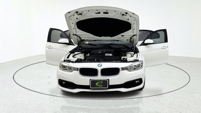 Used 2018 BMW 320i xDrive Sedan AWD/4WD image 12