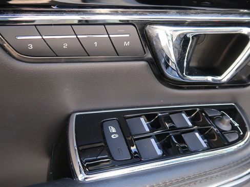 Used 2019 Jaguar XJ R-Sport image 25