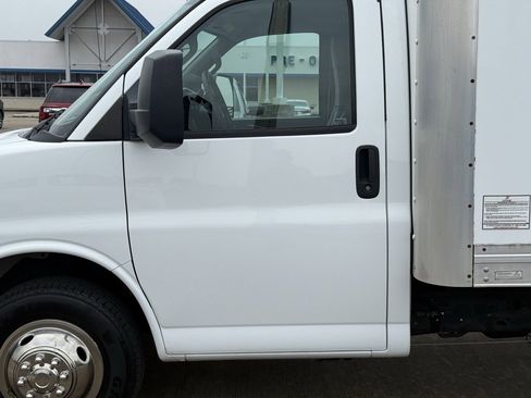 Used 2017 Chevrolet Express 3500 Work Van image 19