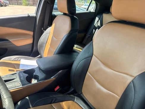 Used 2017 Chevrolet Volt Premier w/ Driver Confidence II Package FWD image 10