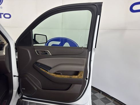 Used 2017 GMC Yukon Denali image 41