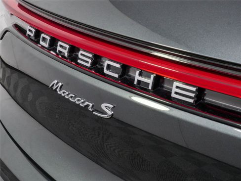 Used 2025 Porsche Macan S AWD/4WD image 39