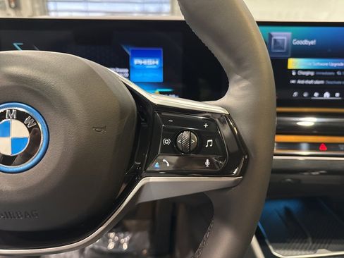 Used 2025 BMW i5 xDrive40 w/ Premium Package image 37