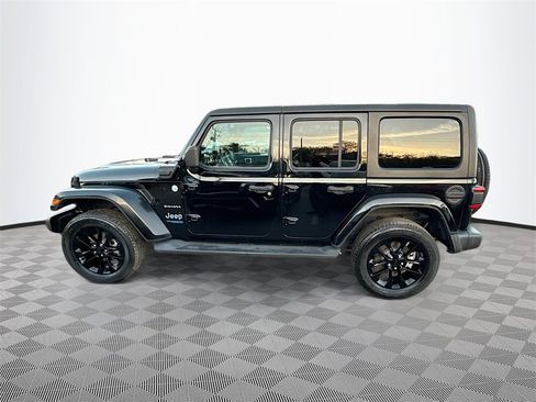 Used 2022 Jeep Wrangler Unlimited Sahara w/ Cold Weather Group image 9