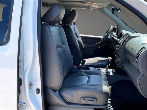 Used 2019 Nissan Frontier SL RWD image 7