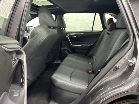 Used 2022 Toyota RAV4 SE w/ Convenience Package AWD/4WD image 10