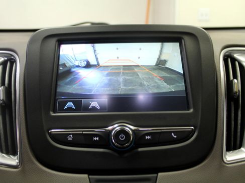 Used 2017 Chevrolet Malibu LT image 14