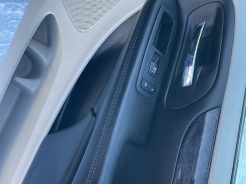 Used 2018 Dodge Grand Caravan SE w/ UConnect Hands-Free Group image 19