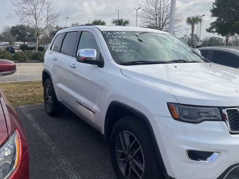 Used 2017 Jeep Grand Cherokee Limited w/ Luxury Group II image 4