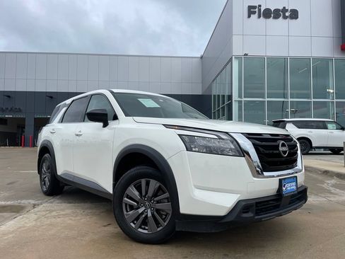 Certified 2024 Nissan Pathfinder S FWD image 1