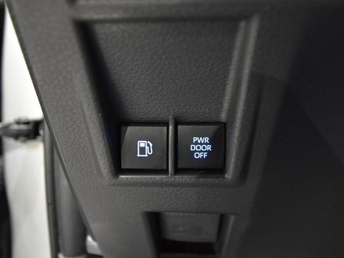 Used 2022 Toyota Sienna XLE image 15