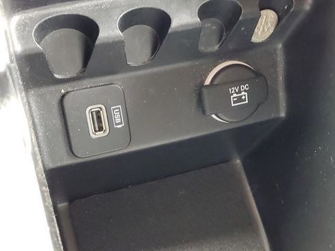 Used 2017 Jeep Cherokee Sport w/ Cold Weather Group AWD/4WD image 17