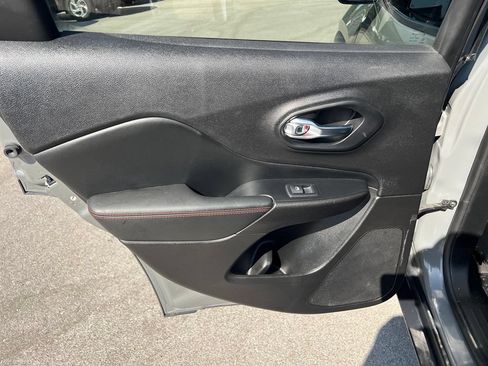 Used 2019 Jeep Cherokee Trailhawk w/ Cold Weather Group AWD/4WD image 23