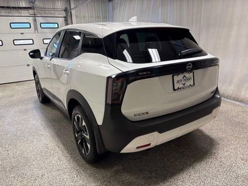 Used 2025 Nissan Kicks SV AWD/4WD image 6