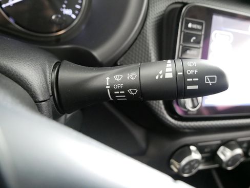 Used 2024 Nissan Kicks SV image 31