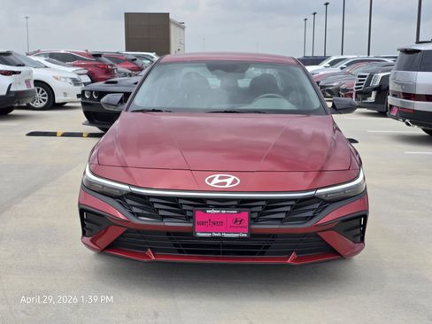 Certified 2025 Hyundai Elantra Sport FWD image 4