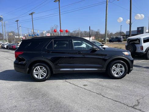 Used 2024 Ford Explorer XLT w/ Equipment Group 202A image 2