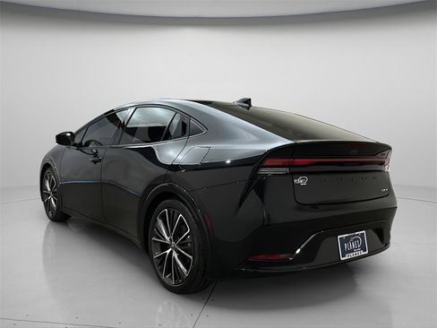 Used 2024 Toyota Prius XLE image 3