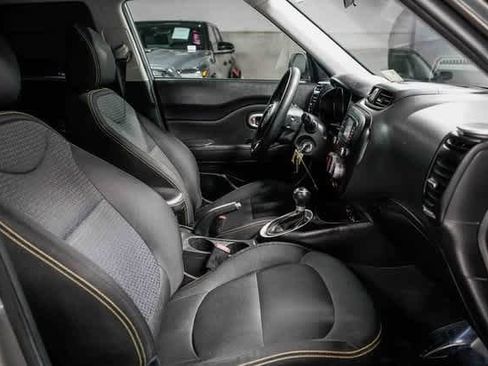 Used 2016 Kia Soul + image 15