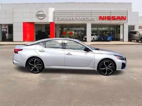 New 2025 Nissan Altima 2.5 SR w/ SR Premium Package image 2