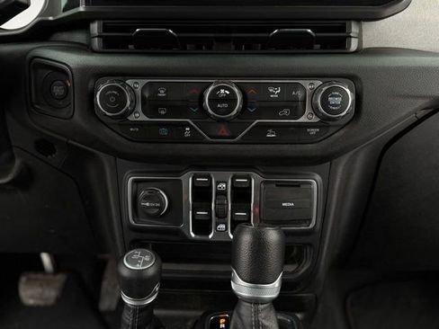 Used 2024 Jeep Wrangler Unlimited image 26