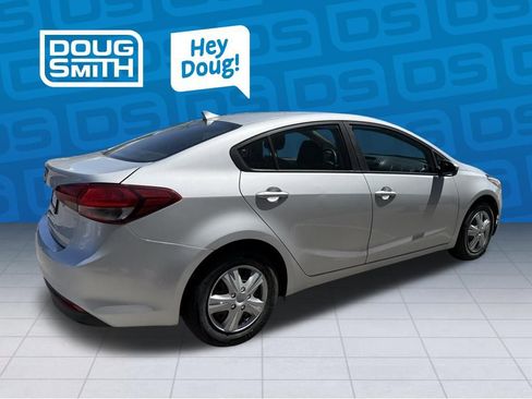 Used 2018 Kia Forte LX FWD image 4