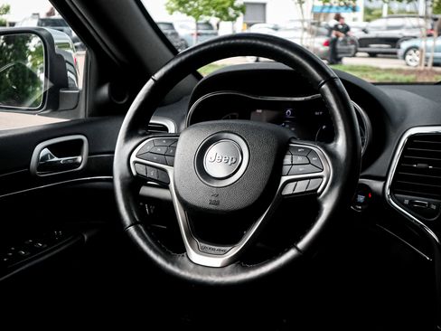 Used 2018 Jeep Grand Cherokee Limited AWD/4WD image 18