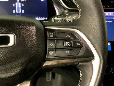 Used 2023 Jeep Grand Cherokee Limited AWD/4WD image 19