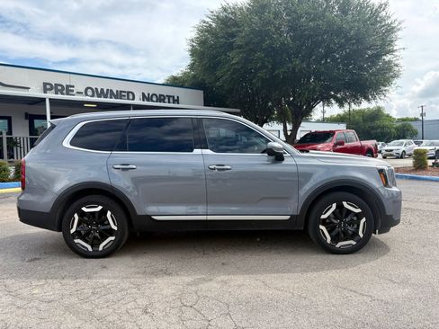 Used 2024 Kia Telluride S FWD image 2