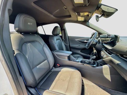 Used 2024 Buick Envista Sport Touring w/ Convenience I Package FWD image 25