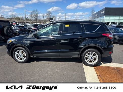Used 2017 Ford Escape SE w/ Equipment Group 201A image 9