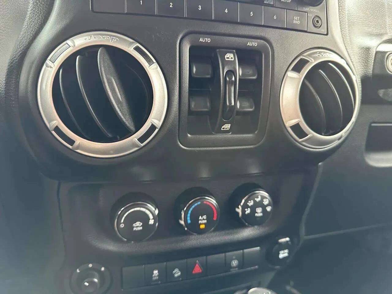 Used 2015 Jeep Wrangler Unlimited Rubicon w/ Dual Top Group AWD/4WD image 30