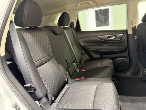 Used 2018 Nissan Rogue SV image 33