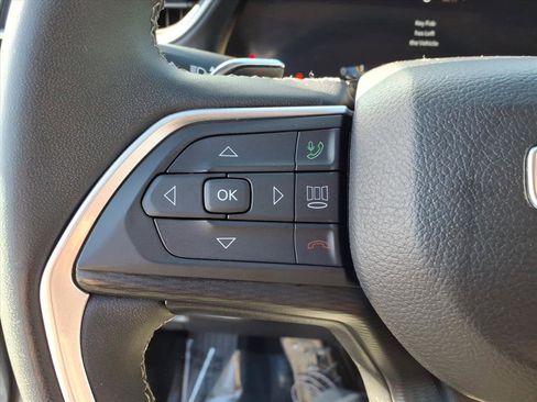 Used 2024 Jeep Grand Cherokee Laredo image 17