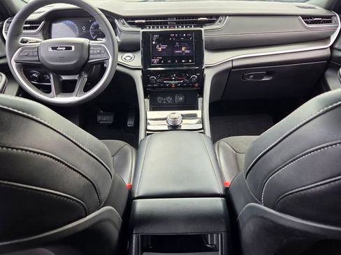 Used 2025 Jeep Grand Cherokee Altitude AWD/4WD image 14