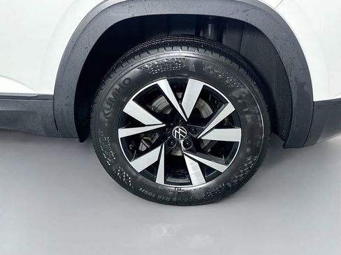 Used 2021 Volkswagen Atlas Cross Sport SE image 31