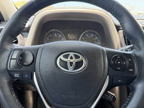 Used 2018 Toyota RAV4 XLE FWD image 31