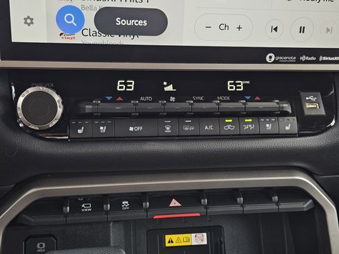 Used 2024 Toyota Tundra Limited image 18